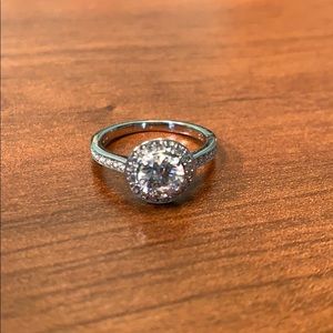 ATTRACT ROUND RING, WHITE, RHODIUM PLATED